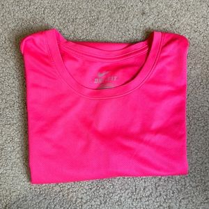 Women’s Nike top